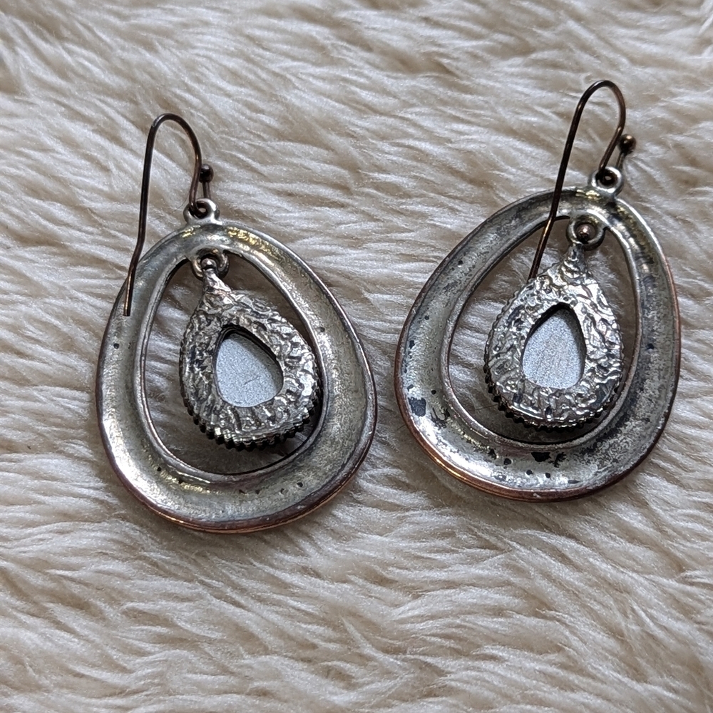 Vintage 80's Black and Silvertone Teardrop Pierced Earrings - Picture 4 of 6